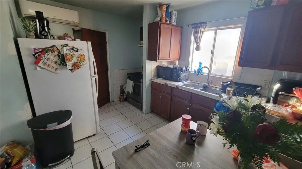 Photo of 736 S Fresno St, Los Angeles, CA 90023 (MLS # CV26006478)