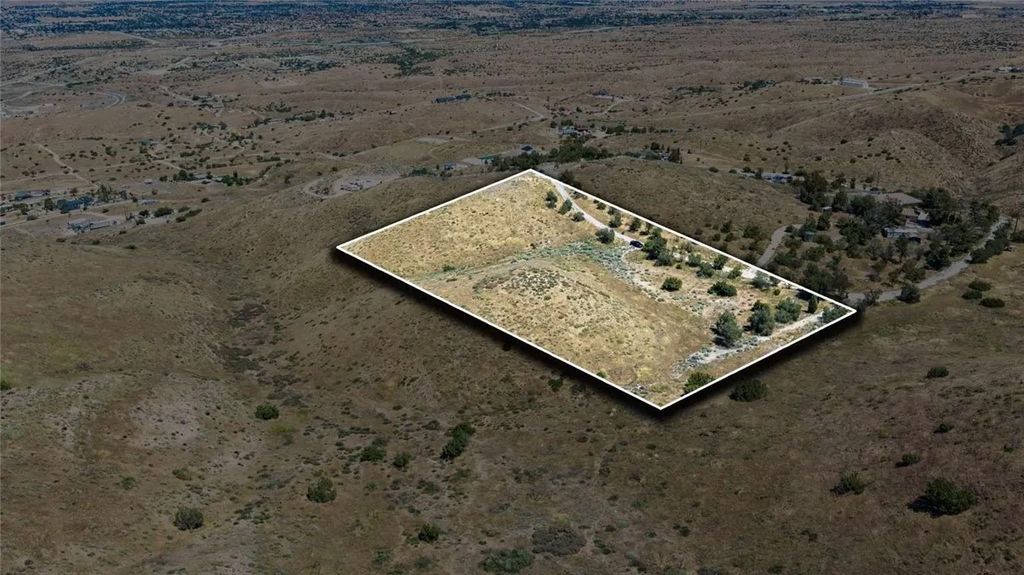 Photo of 17 Carrollton, Palmdale, CA 93550 (MLS # FR26089613)