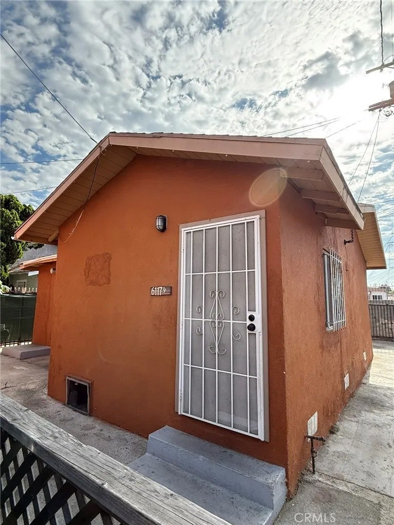 6117 S Hoover