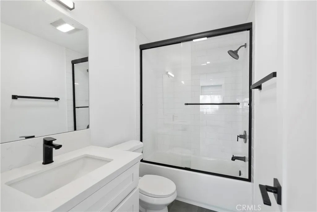 6025 Bellflower