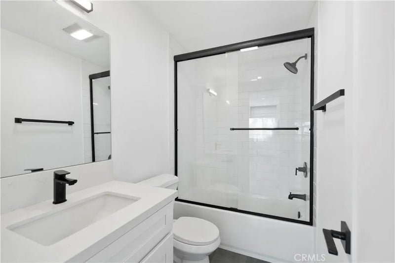 6025 Bellflower