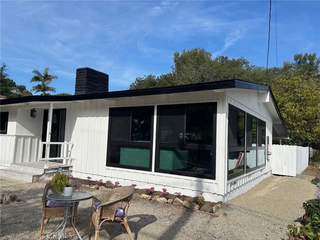 Photo of 19 Gaucho Drive, Rolling Hills Estates, CA 90274 (MLS # SB26034793)