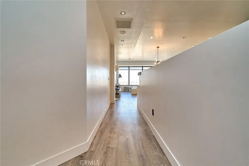 1100 Wilshire 2204