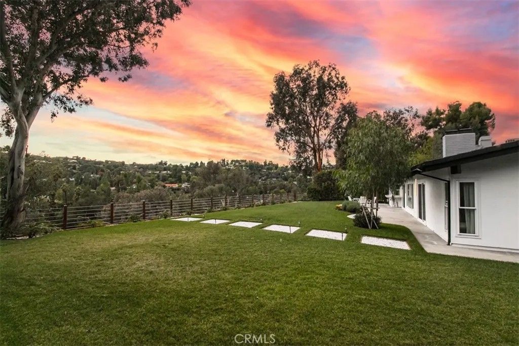 Photo of 19291 Berclair Lane, Tarzana, CA 91356 (MLS # SR26014688)