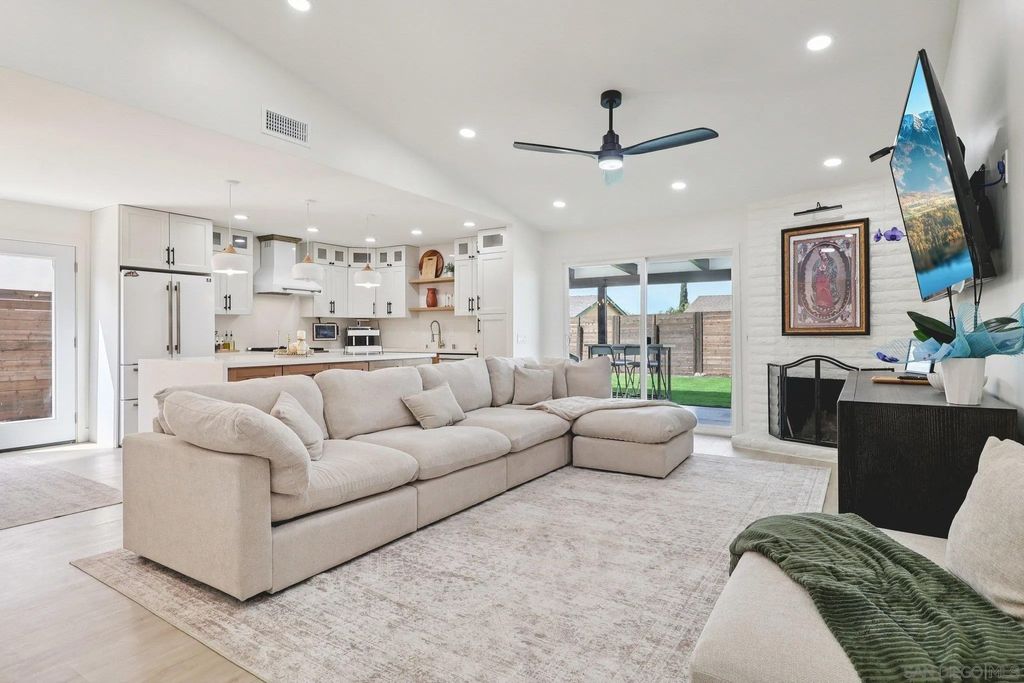 Photo of 2016 Oak Hill Dr, Escondido, CA 92027 (MLS # 260005574)