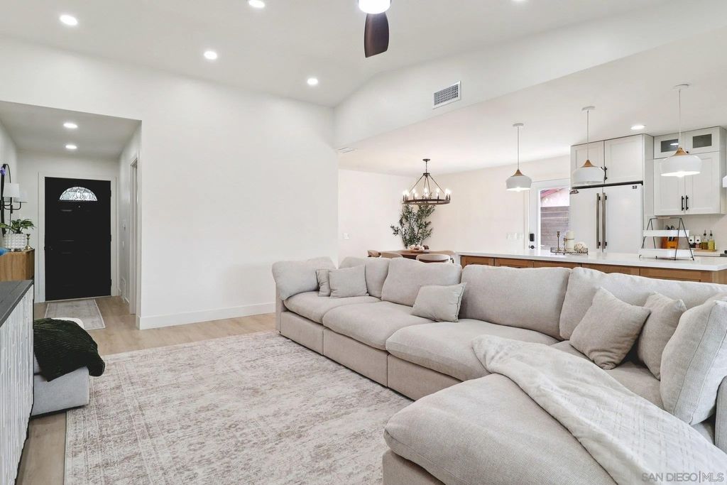 Photo of 2016 Oak Hill Dr, Escondido, CA 92027 (MLS # 260005574)