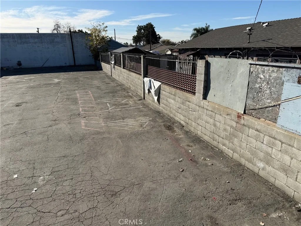 1284 E 3rd