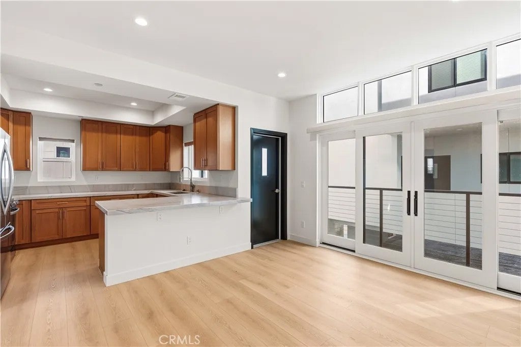 215 Oceanside Blvd 4