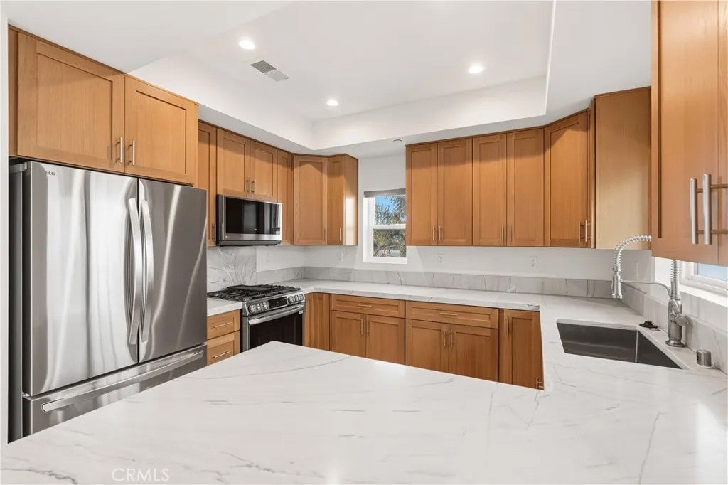 215 Oceanside Blvd 4