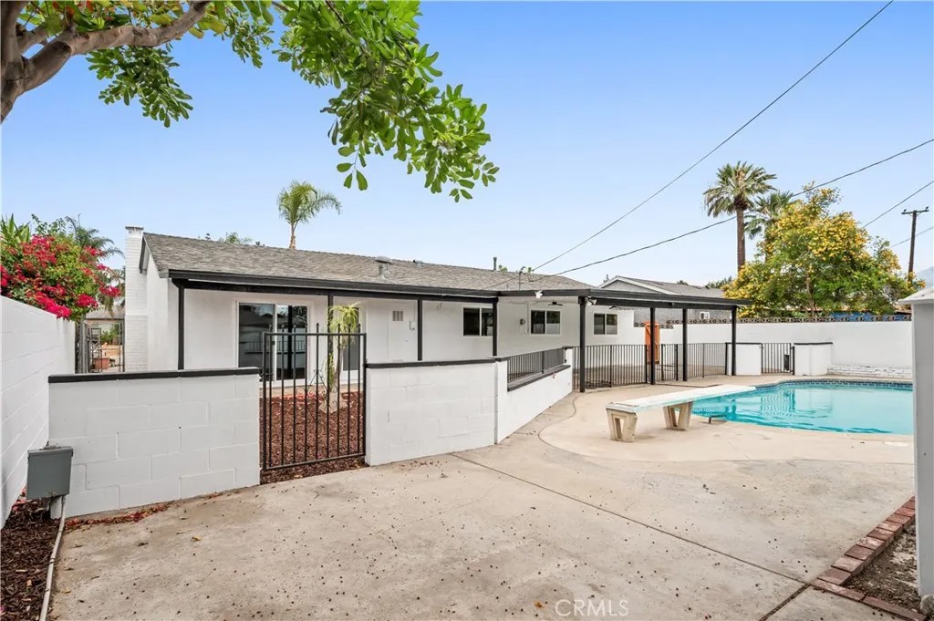 10163 Oak Glen Avenue