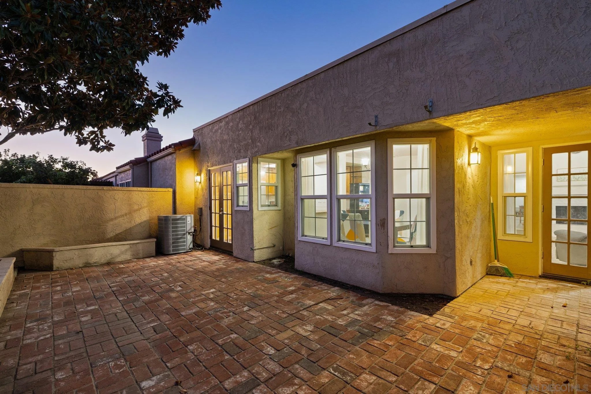 15913 Avenida Villaha 42