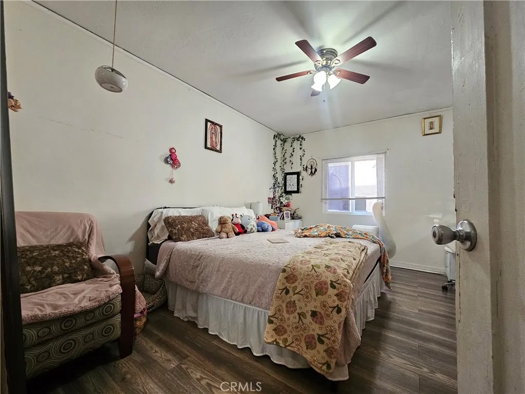 1070 N Alma