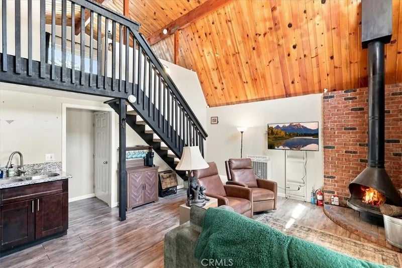 550 Pine Lane