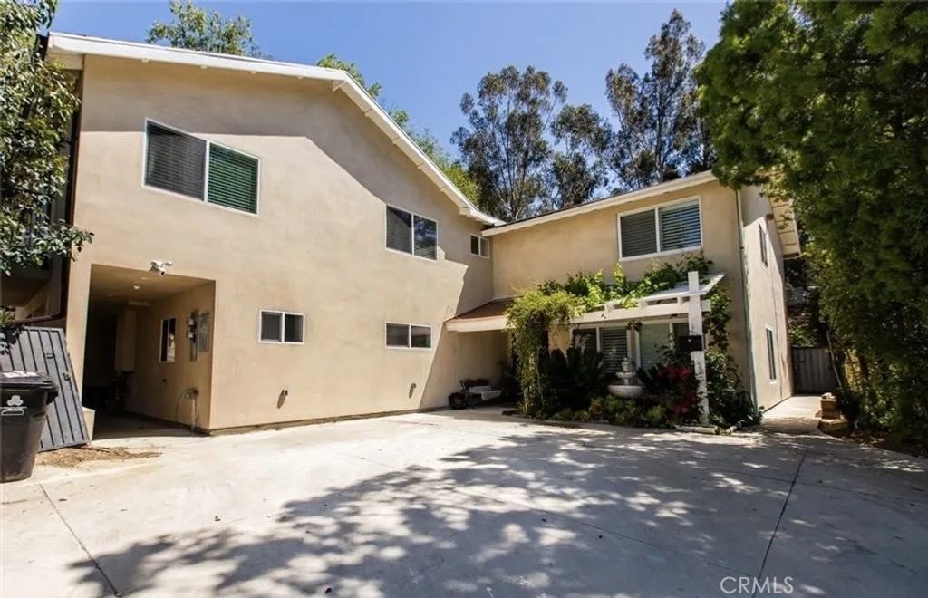 Photo of 5636 Farralone Ave, Woodland Hills, CA 91367 (MLS # SR26092077)
