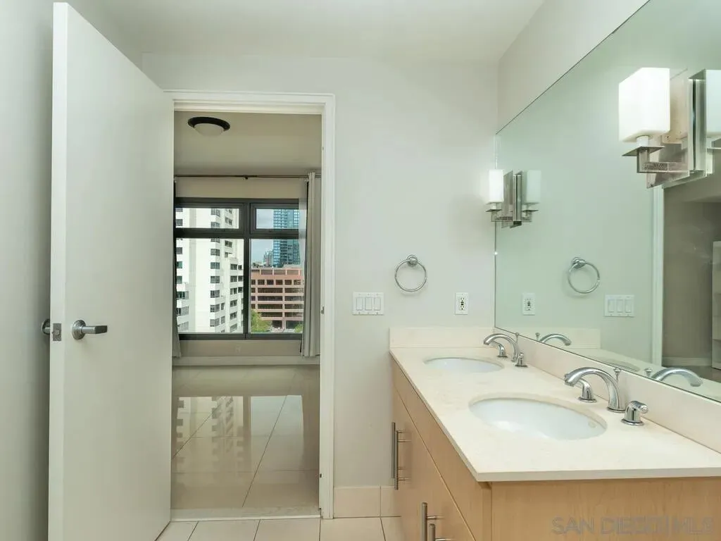 San Diego, California 92109, United States, 2 Bedrooms Bedrooms, ,3 BathroomsBathrooms,Residential,Active,221135