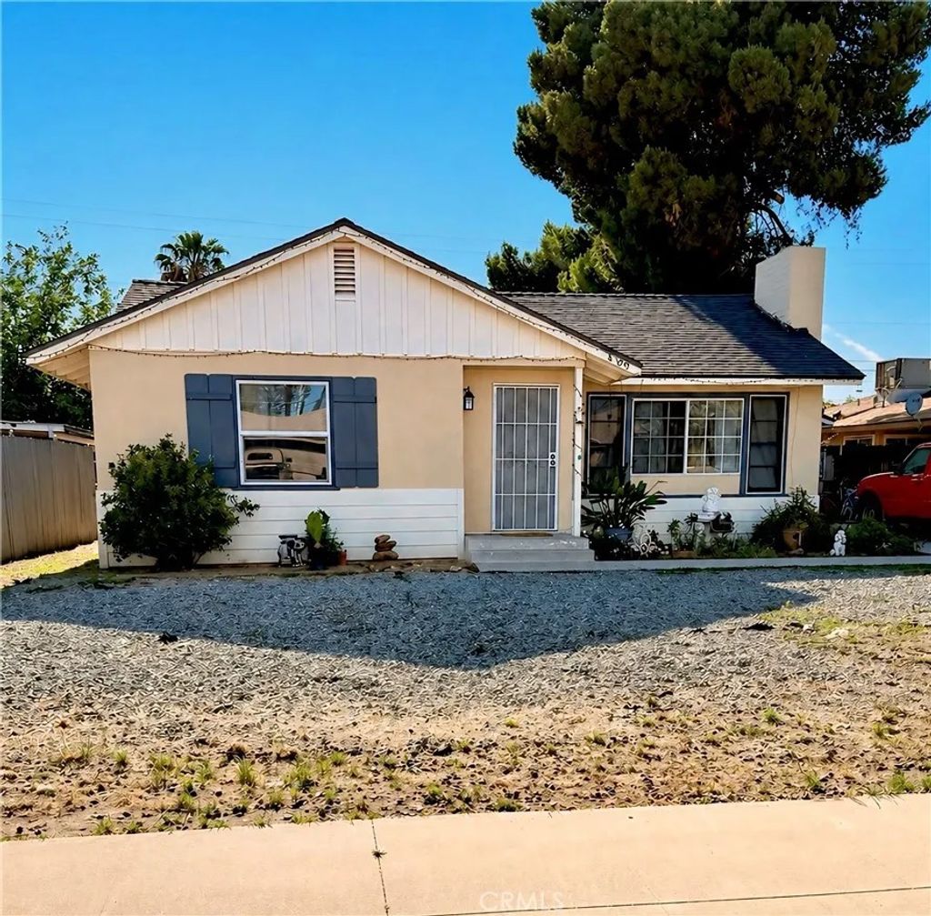 Photo of 409 S Harvard Street, Hemet, CA 92543 (MLS # SW26090228)
