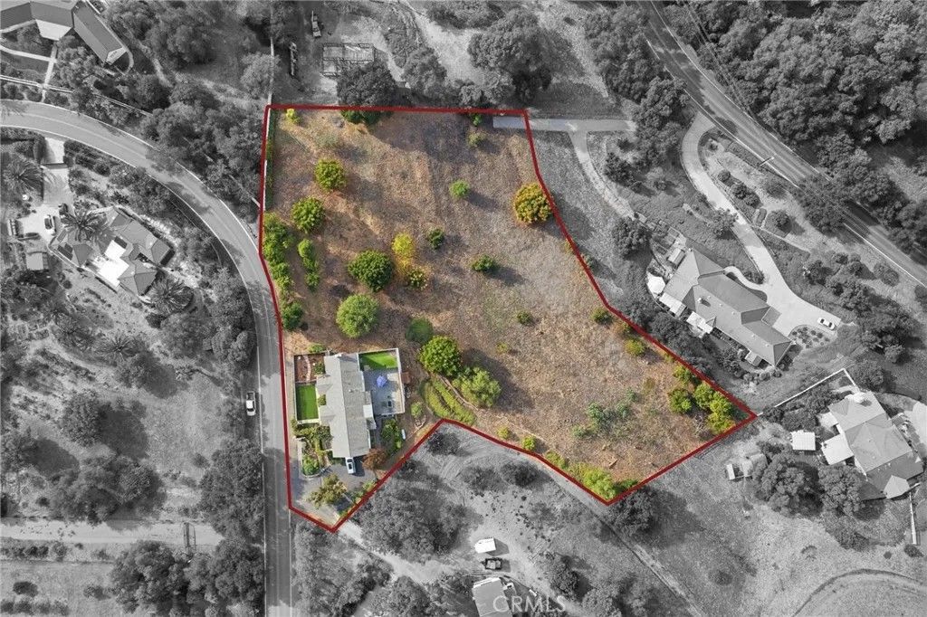 Photo of 1864 Winterwarm Dr, Fallbrook, CA 92028 (MLS # SW25254242)