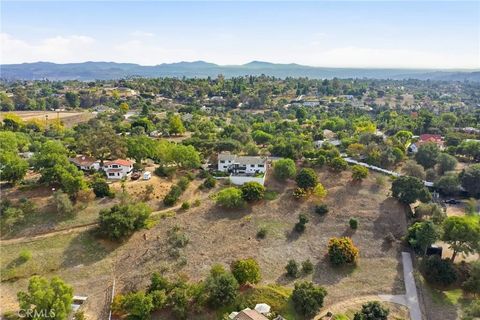 Photo of 1864 Winterwarm Dr, Fallbrook, CA 92028 (MLS # SW25254242)