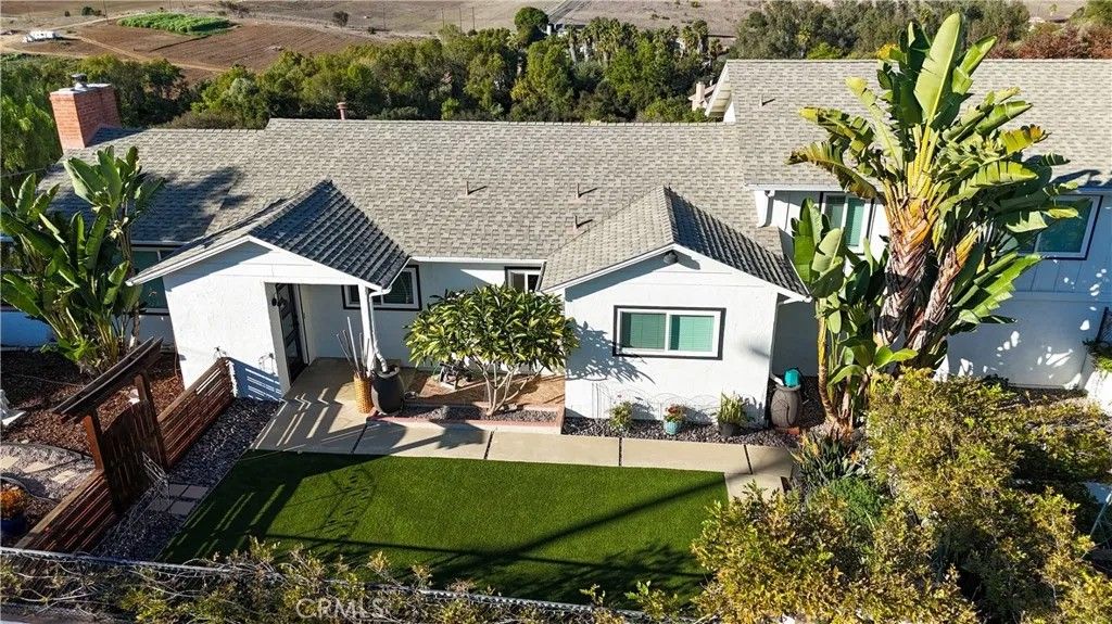 Photo of 1864 Winterwarm Dr, Fallbrook, CA 92028 (MLS # SW25254242)