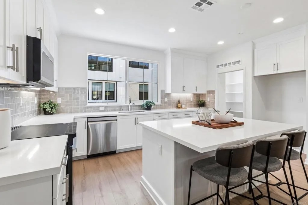 2523 Delphinium Lane