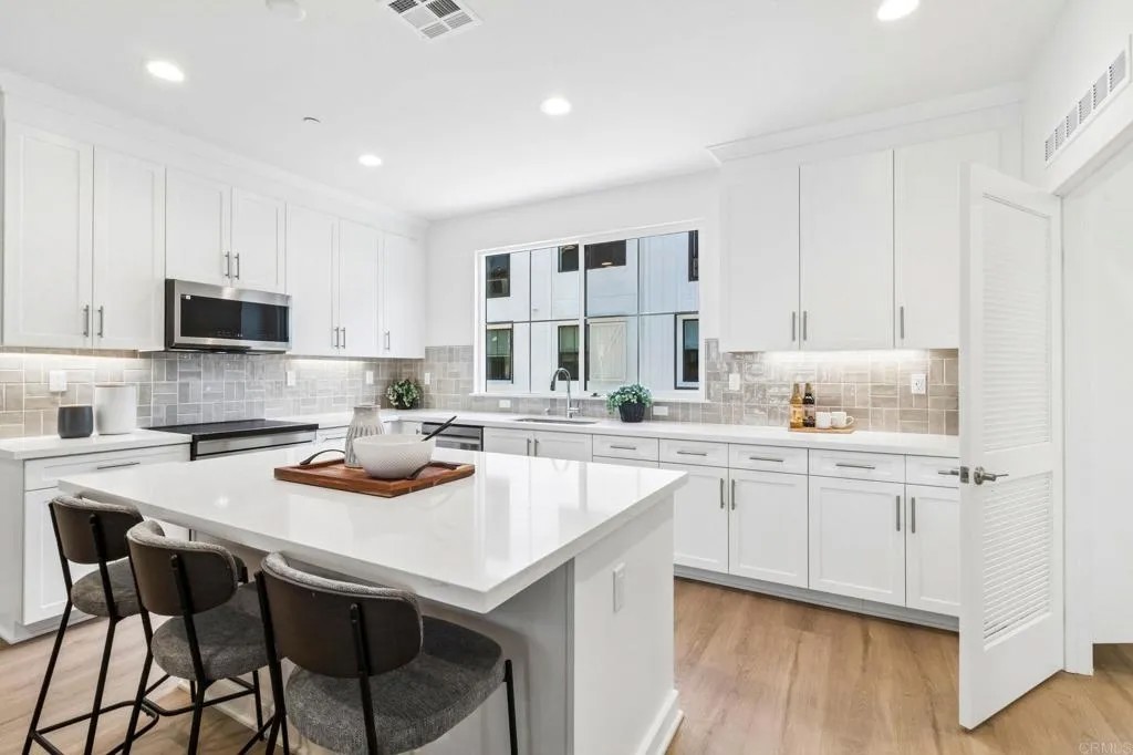 2523 Delphinium Lane
