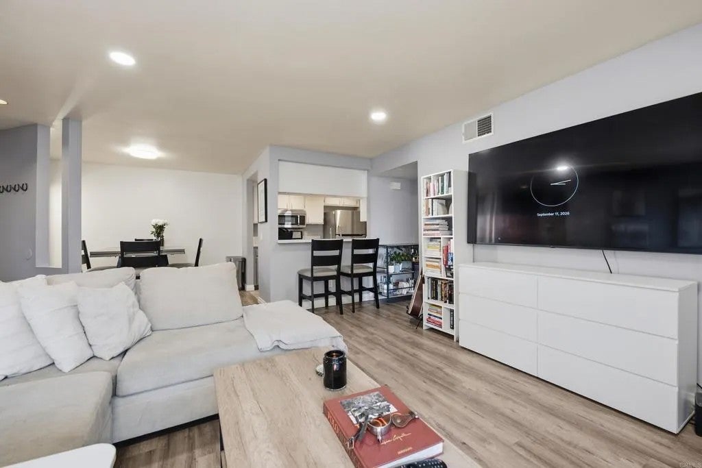 2035 Lakeridge Circle 102