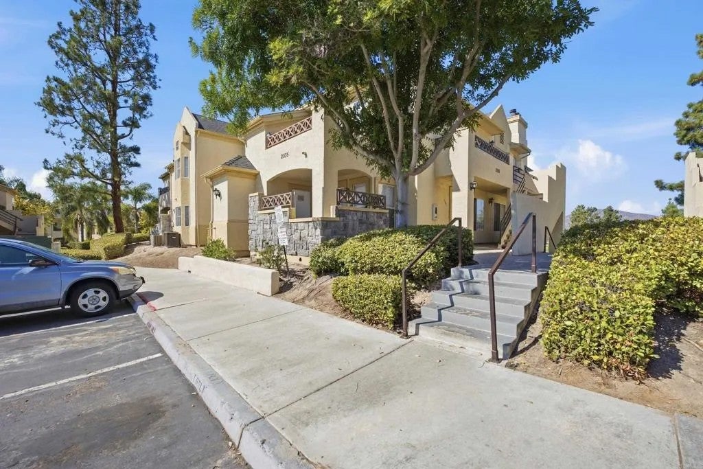 2035 Lakeridge Circle 102