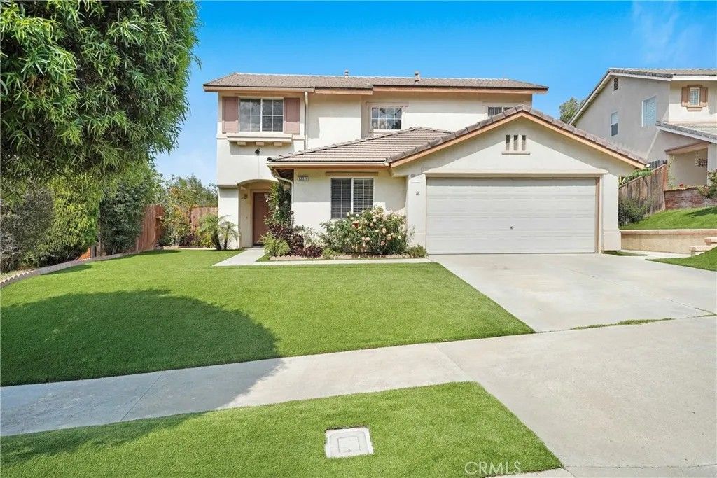 Photo of 12328 Edgecliff Avenue, Sylmar, CA 91342 (MLS # SR26100897)