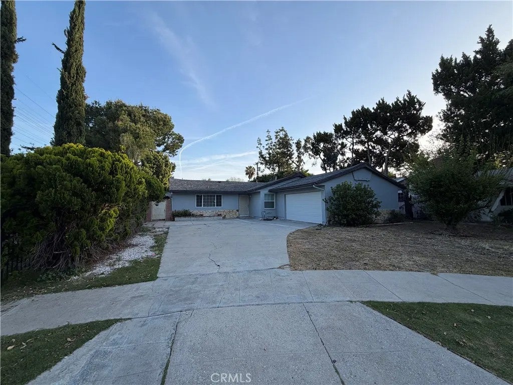 Photo of 18815 Arminta ST, Reseda, CA 91335 (MLS # SR26104025)