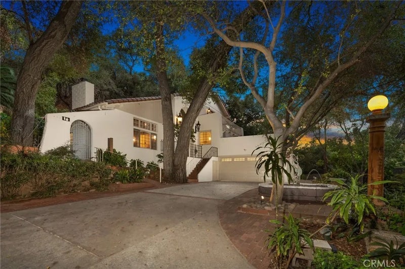 16 Hidden Valley Road