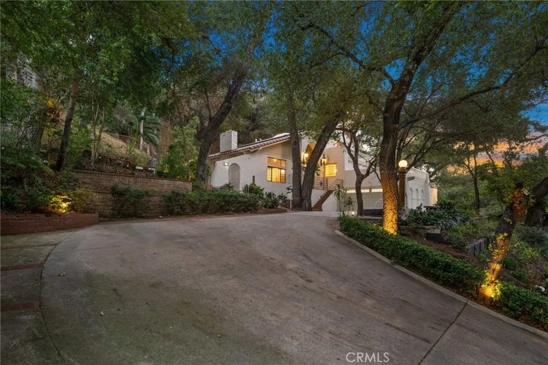 16 Hidden Valley Road