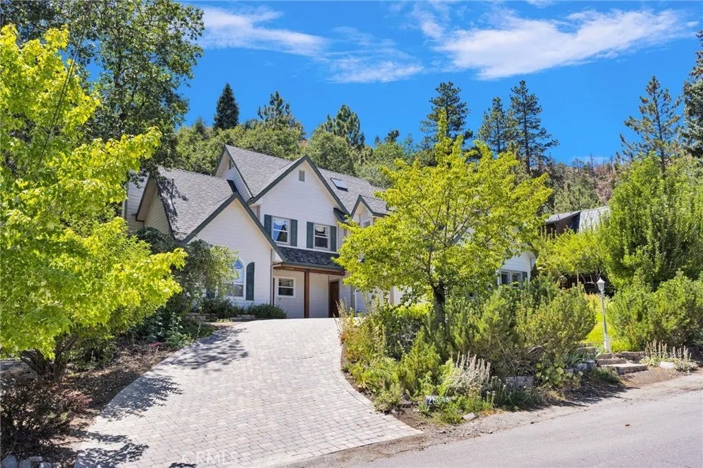 Photo of 26644 Timberline Drive, Wrightwood, CA 92397 (MLS # HD26234548)