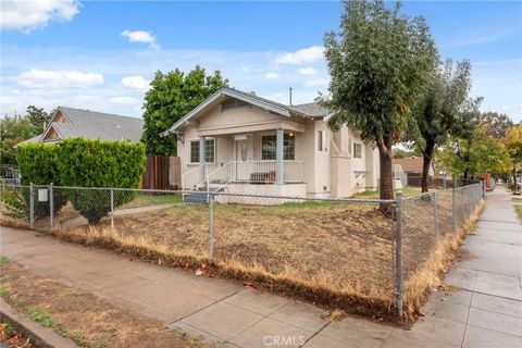 Tiny photo for 3006 E Mckenzie Ave, Fresno, CA 93701 (MLS # MD25241163)