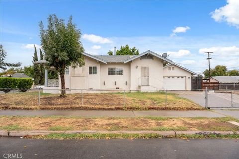 Tiny photo for 3006 E Mckenzie Ave, Fresno, CA 93701 (MLS # MD25241163)