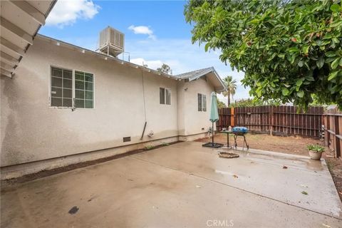 Tiny photo for 3006 E Mckenzie Ave, Fresno, CA 93701 (MLS # MD25241163)