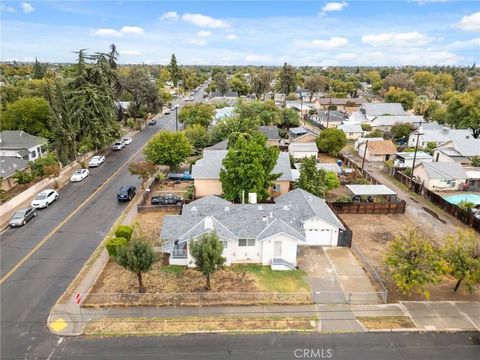Tiny photo for 3006 E Mckenzie Ave, Fresno, CA 93701 (MLS # MD25241163)