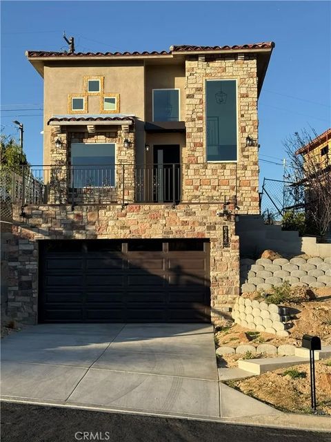 Photo of 16620 Forrest Avenue, Victorville, CA 92395 (MLS # DW26049761)