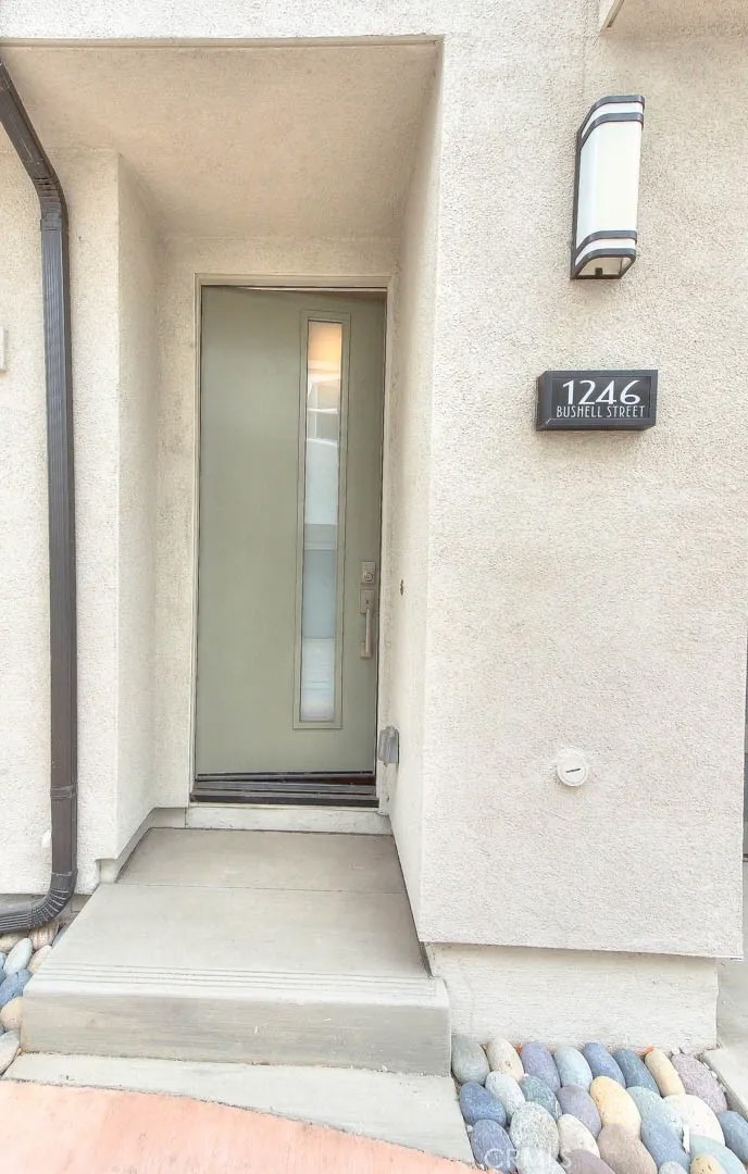 1246 W Bushell