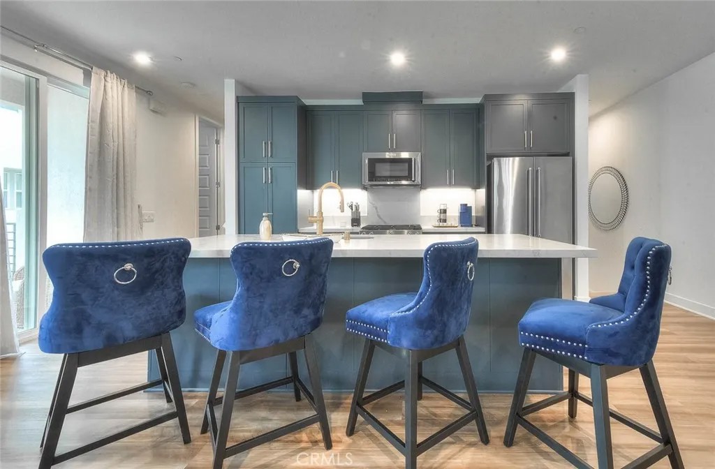 1246 W Bushell