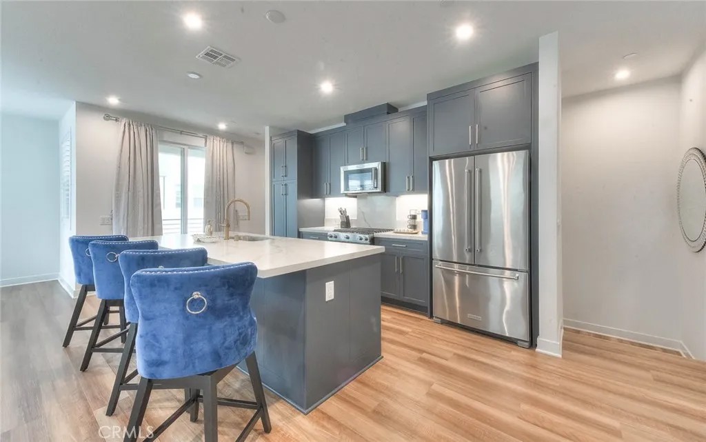 1246 W Bushell