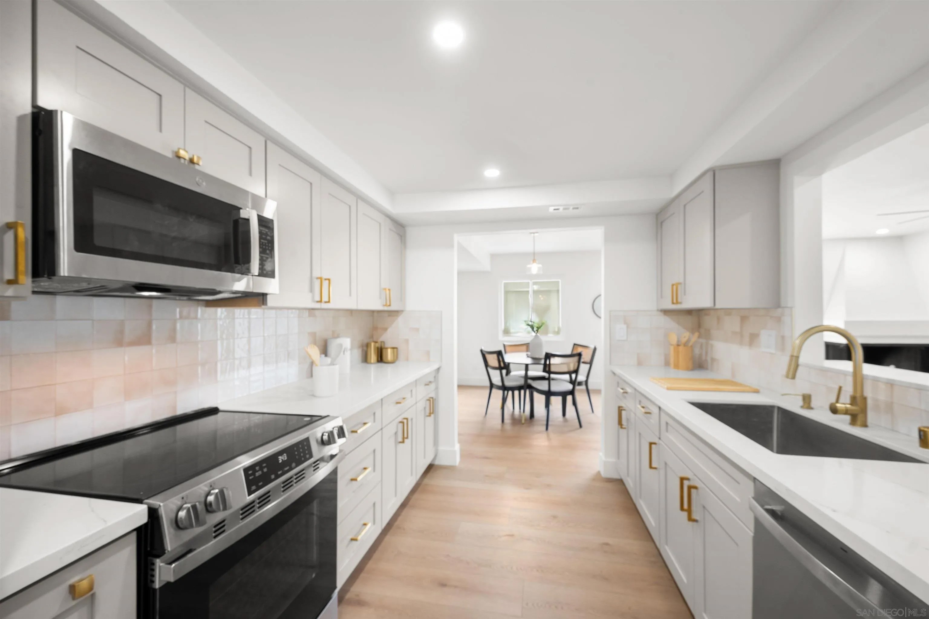 4012 Mount Acadia