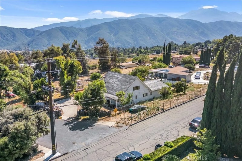 810 Hillyfield