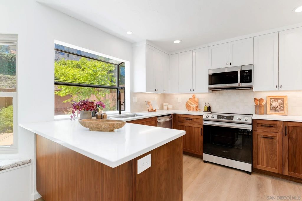 Photo of 721 Summersong Ln, Encinitas, CA 92024 (MLS # 250035202)