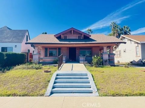 Photo of 5445 S Victoria Ave, Los Angeles, CA 90043 (MLS # SR25245275)