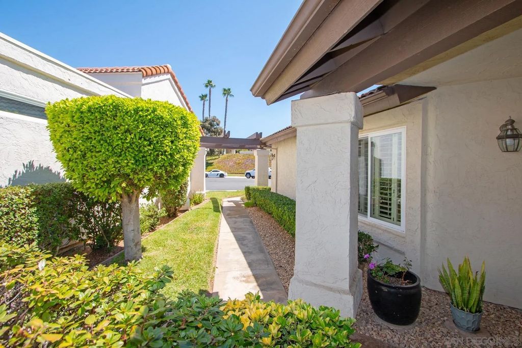 Photo of 17762 Plaza Acosta, San Diego, CA 92128 (MLS # 2600631)