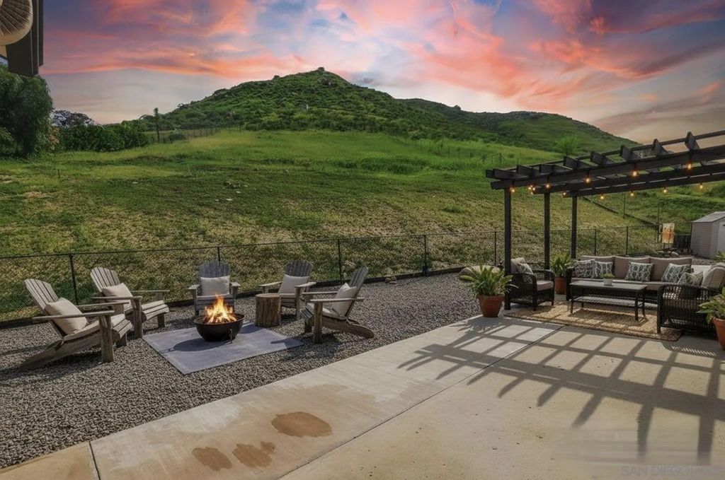 Photo of 1861 Vista De La Montana, El Cajon, CA 92019 (MLS # 260006448)