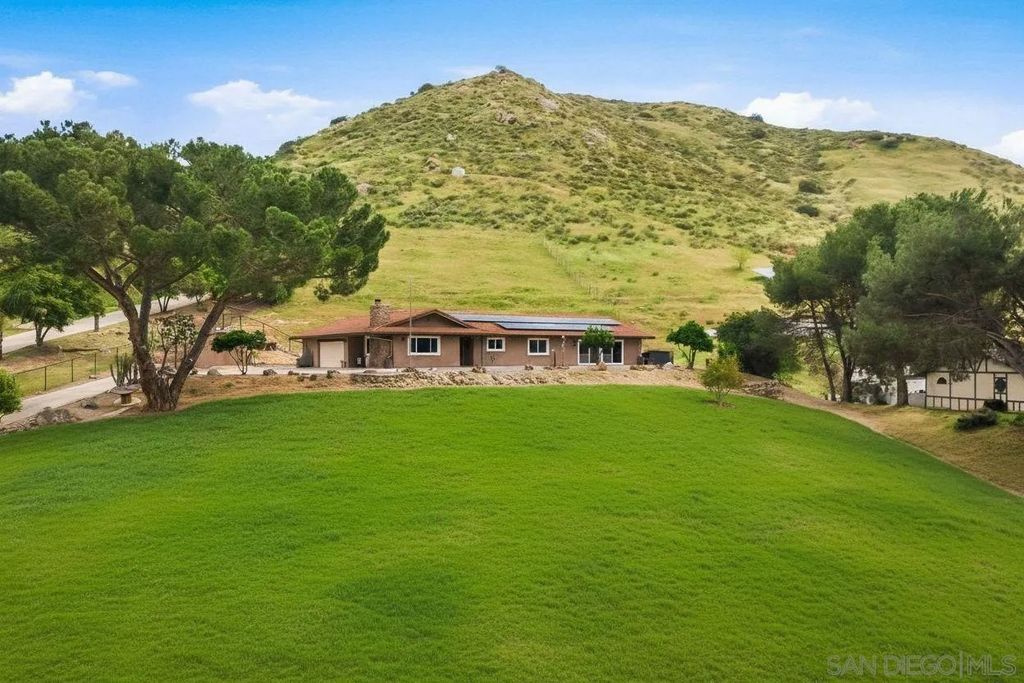 Photo of 1861 Vista De La Montana, El Cajon, CA 92019 (MLS # 260006448)