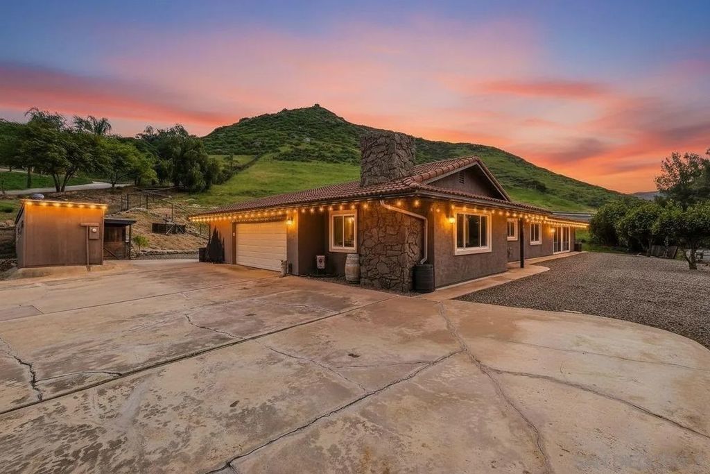 Photo of 1861 Vista De La Montana, El Cajon, CA 92019 (MLS # 260006448)