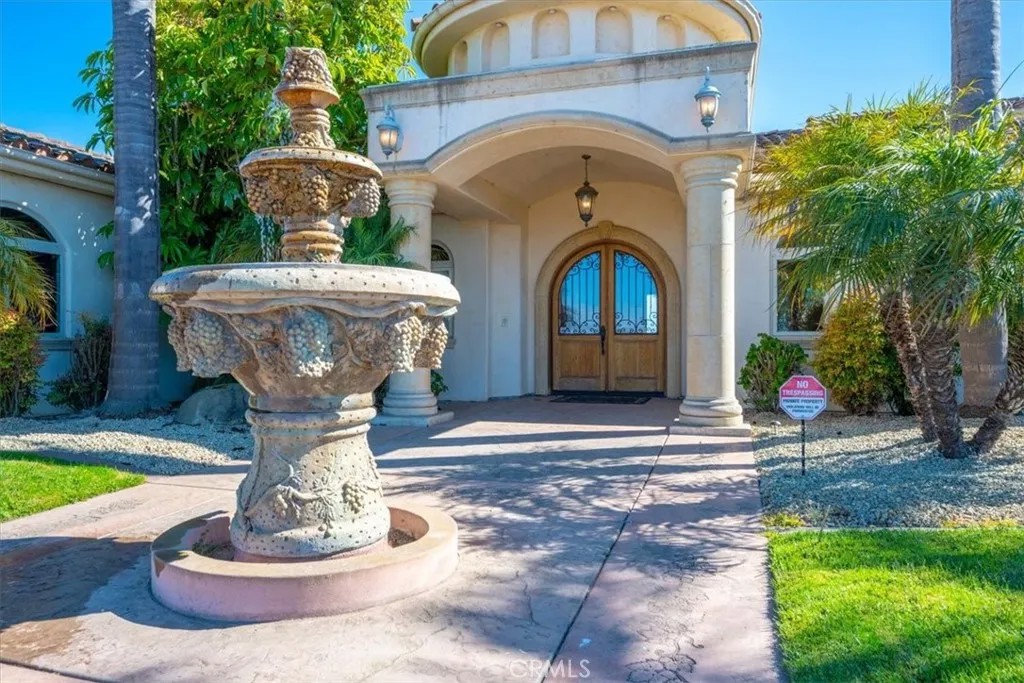 1685 Scenic View Way