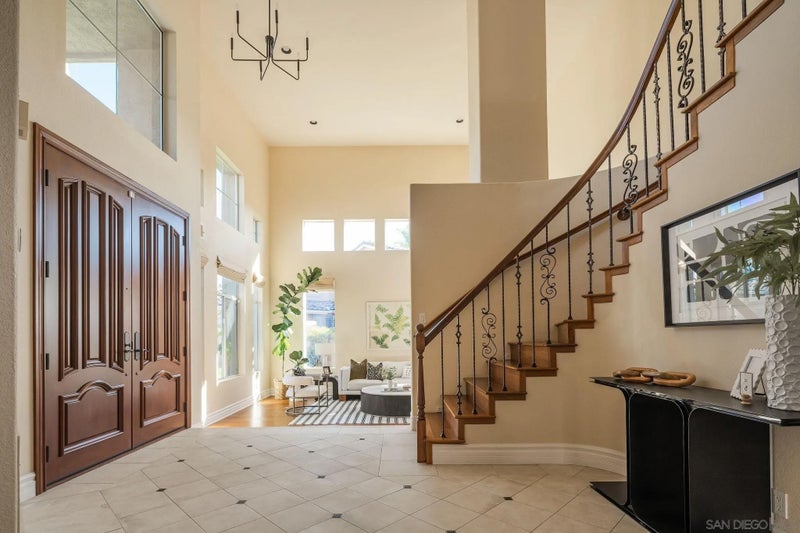 225 Borrego Ct